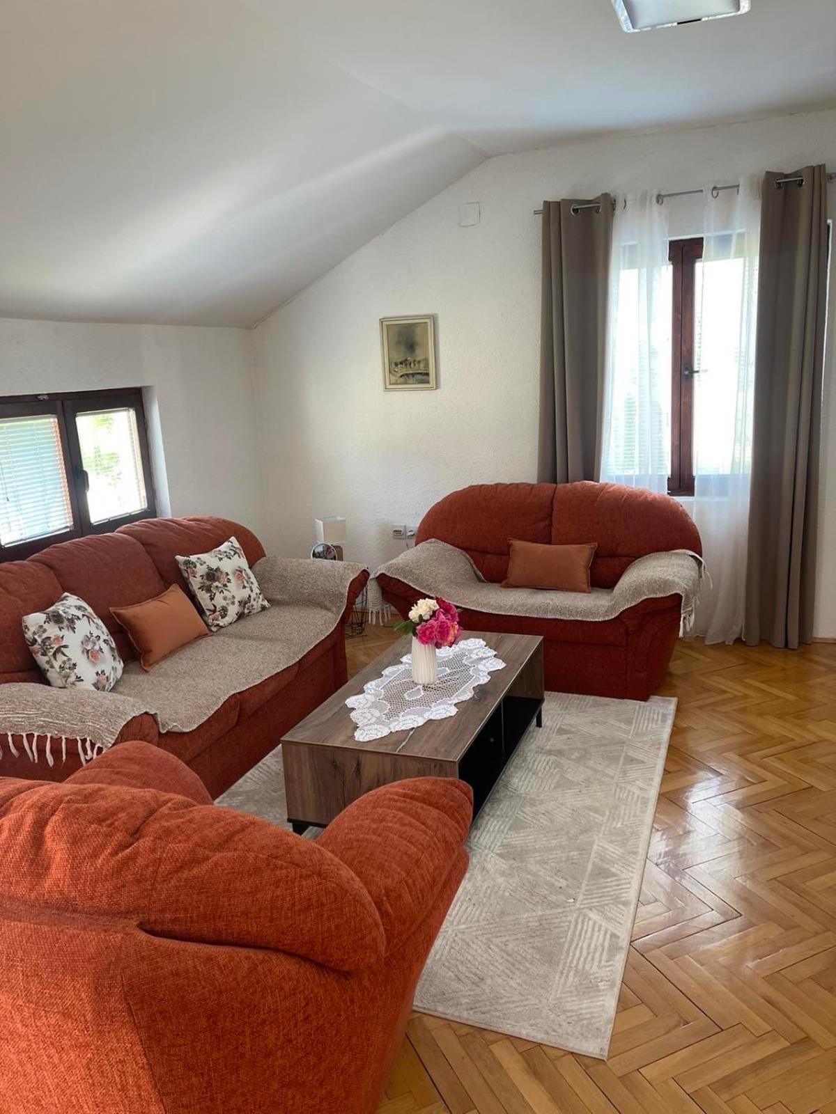 Bed and Breakfast Visitor Yard Плав Экстерьер фото